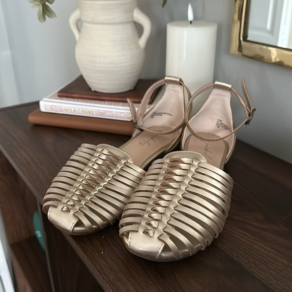 Wonderly Women’s Tibby Gold Huarache Flats - Picture 7 of 9